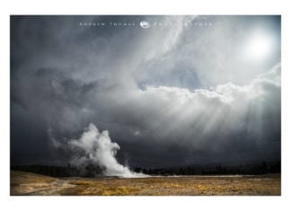 This Photographer Captured an Extraordinary Image of a Touristic Location Old Faithful Geyser Yellowstone